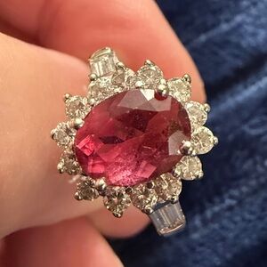 Geoffrey’s Jewelers in San Carlos created this ring